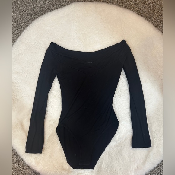 BooHoo Simone Off The Shoulder Bodysuit - Picture 2 of 4
